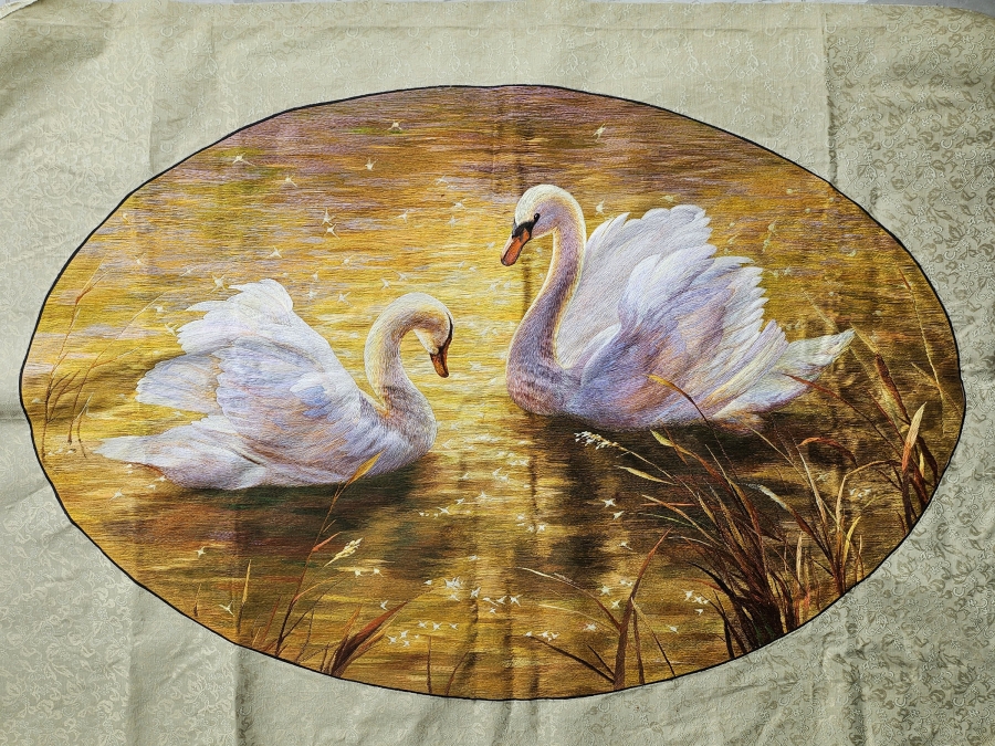 绣羽聆风（朱琴 刺绣作品）.JPG